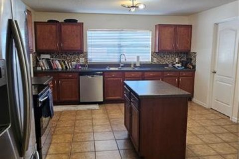 House in Eustis, Florida 4 bedrooms, 280.84 sq.m. № 2229854 - photo 6