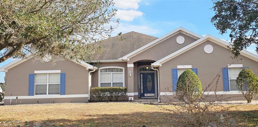 House in Eustis, Florida 4 bedrooms, 280.84 sq.m. № 2229854