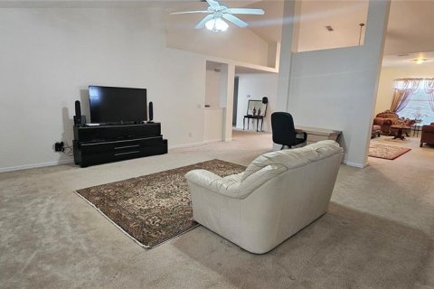 House in Eustis, Florida 4 bedrooms, 280.84 sq.m. № 2229854 - photo 5