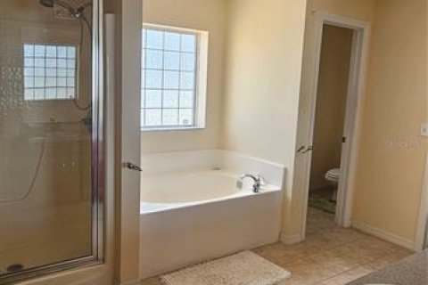 House in Eustis, Florida 4 bedrooms, 280.84 sq.m. № 2229854 - photo 9