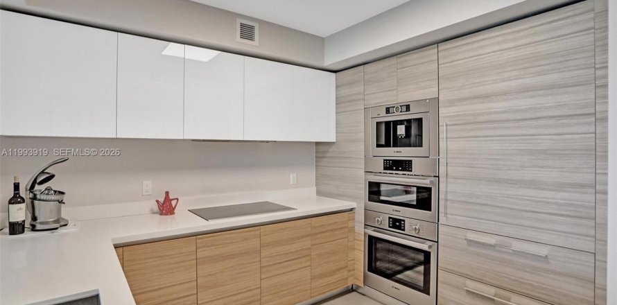 Condominio en Sunny Isles Beach, Florida, 3 dormitorios  № 2055519