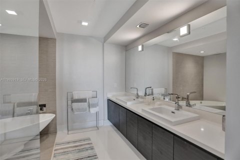 Condominio en venta en Sunny Isles Beach, Florida, 3 dormitorios, 141.58 m2 № 2055519 - foto 28