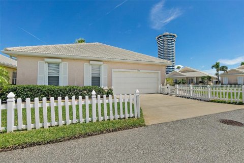 House in Daytona Beach Shores, Florida 3 bedrooms, 166.57 sq.m. № 1886506 - photo 1