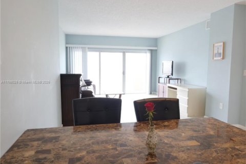 Condominio en venta en Hallandale Beach, Florida, 1 dormitorio, 80.82 m2 № 1983390 - foto 9