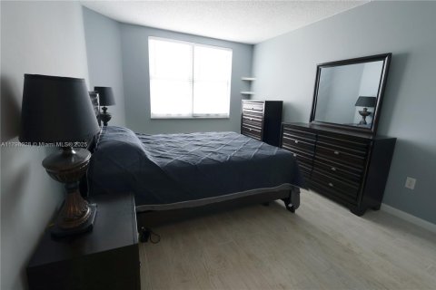 Condominio en venta en Hallandale Beach, Florida, 1 dormitorio, 80.82 m2 № 1983390 - foto 13