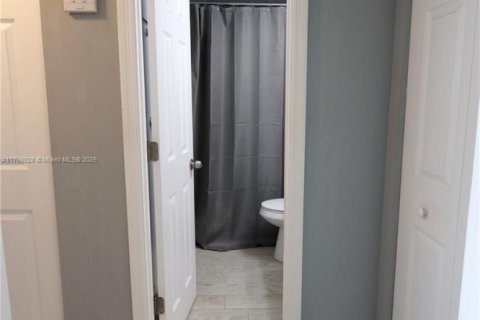 Condominio en venta en Hallandale Beach, Florida, 1 dormitorio, 80.82 m2 № 1983390 - foto 12