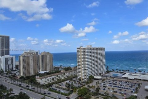 Condominio en venta en Hallandale Beach, Florida, 1 dormitorio, 80.82 m2 № 1983390 - foto 1