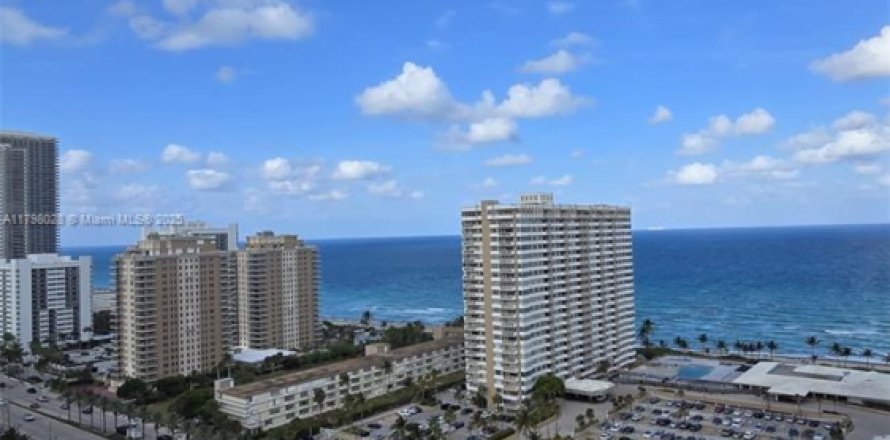 Condominio en Hallandale Beach, Florida, 1 dormitorio  № 1983390