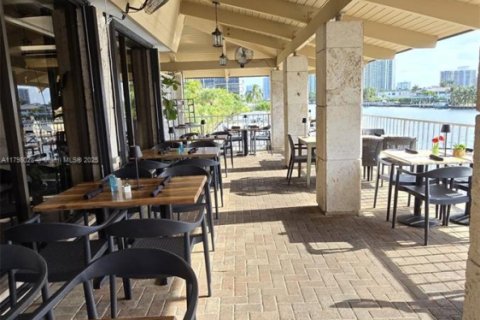 Condominio en venta en Hallandale Beach, Florida, 1 dormitorio, 80.82 m2 № 1983390 - foto 16