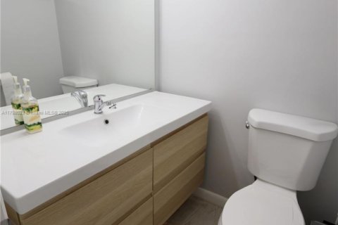 Condominio en venta en Hallandale Beach, Florida, 1 dormitorio, 80.82 m2 № 1983390 - foto 11