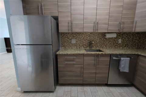 Condominio en venta en Hallandale Beach, Florida, 1 dormitorio, 80.82 m2 № 1983390 - foto 6