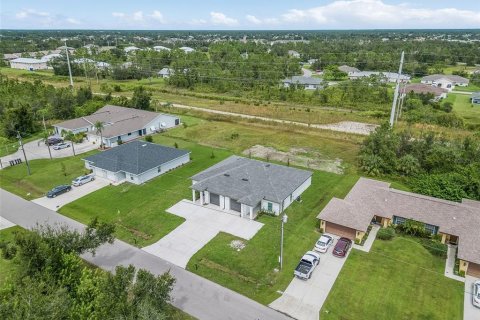 Commercial property in Punta Gorda, Florida 6 bedrooms, 229.84 sq.m. № 2220019
