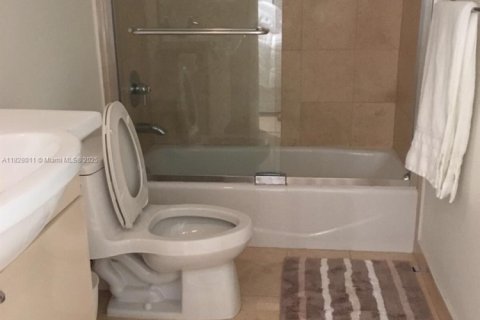 Copropriété à louer à Hallandale Beach, Floride: 3 chambres, 155.61 m2 № 1855382 - photo 20