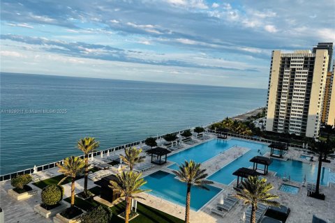 Copropriété à louer à Hallandale Beach, Floride: 3 chambres, 155.61 m2 № 1855382 - photo 1