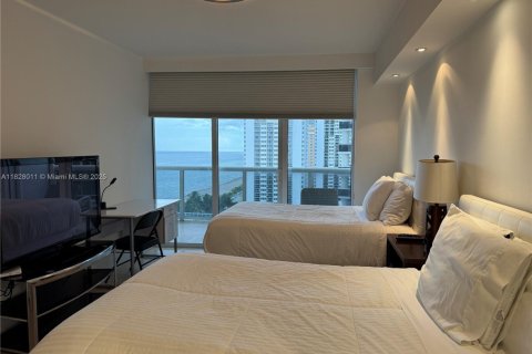 Copropriété à louer à Hallandale Beach, Floride: 3 chambres, 155.61 m2 № 1855382 - photo 17