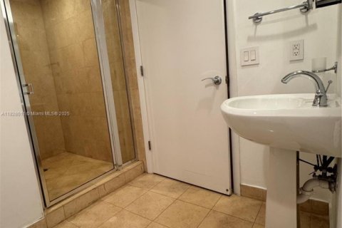 Copropriété à louer à Hallandale Beach, Floride: 3 chambres, 155.61 m2 № 1855382 - photo 24