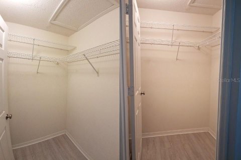 Condo in Gainesville, Florida, 1 bedroom  № 2383950 - photo 26