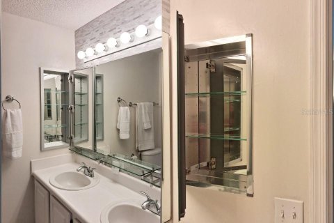 Condo in Gainesville, Florida, 1 bedroom  № 2383950 - photo 21