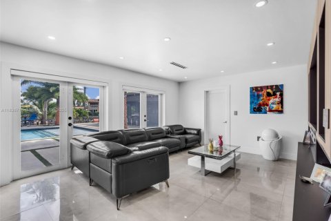 Casa en venta en Hialeah, Florida, 3 dormitorios, 106.74 m2 № 1823870 - foto 12