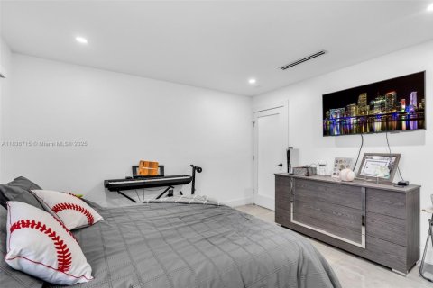 Casa en venta en Hialeah, Florida, 3 dormitorios, 106.74 m2 № 1823870 - foto 16