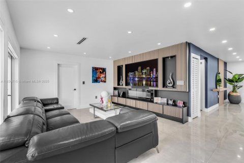 Casa en venta en Hialeah, Florida, 3 dormitorios, 106.74 m2 № 1823870 - foto 10