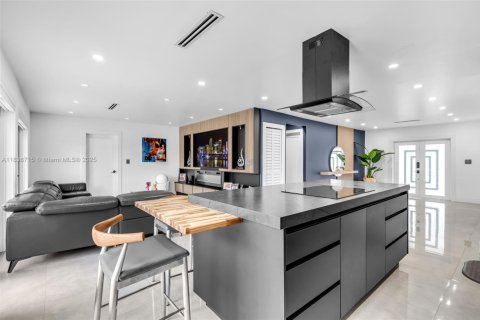 Casa en venta en Hialeah, Florida, 3 dormitorios, 106.74 m2 № 1823870 - foto 9