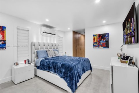 Casa en venta en Hialeah, Florida, 3 dormitorios, 106.74 m2 № 1823870 - foto 18