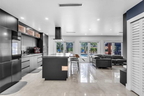 Casa en venta en Hialeah, Florida, 3 dormitorios, 106.74 m2 № 1823870 - foto 7