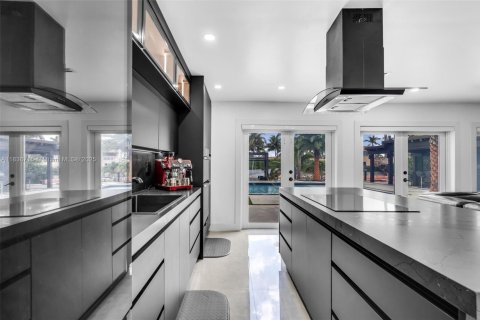 Casa en venta en Hialeah, Florida, 3 dormitorios, 106.74 m2 № 1823870 - foto 8