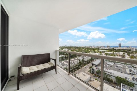 Condo in Miami Beach, Florida, 2 bedrooms  № 1944099 - photo 8