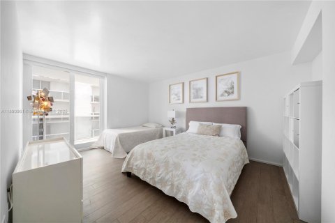 Condo in Miami Beach, Florida, 2 bedrooms  № 1944099 - photo 19