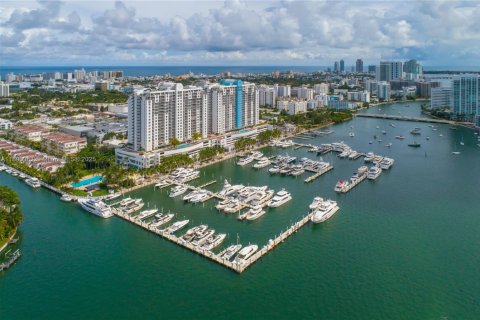Condo in Miami Beach, Florida, 2 bedrooms  № 1944099 - photo 3