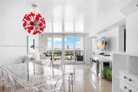 Condo in Miami Beach, Florida, 2 bedrooms  № 1944099 - photo 4