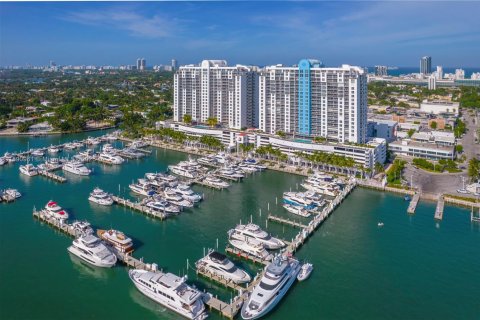 Condo in Miami Beach, Florida, 2 bedrooms  № 1944099 - photo 24