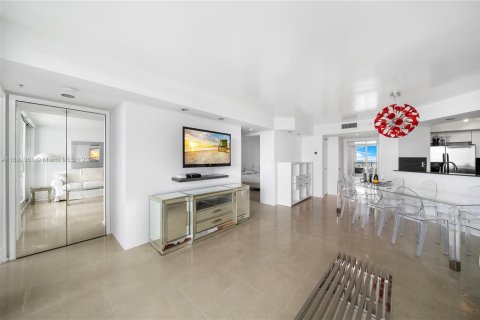 Condo in Miami Beach, Florida, 2 bedrooms  № 1944099 - photo 10