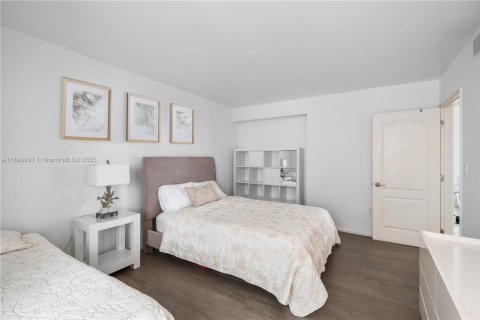 Condo in Miami Beach, Florida, 2 bedrooms  № 1944099 - photo 20