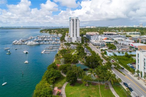 Condo in Miami Beach, Florida, 2 bedrooms  № 1944099 - photo 25