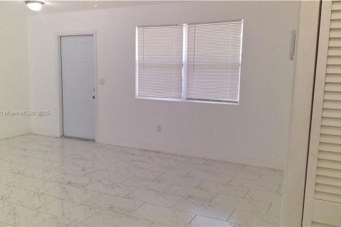 Villa ou maison à louer à West Palm Beach, Floride: 3 chambres, 94.76 m2 № 1941096 - photo 11