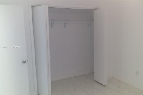 Villa ou maison à louer à West Palm Beach, Floride: 3 chambres, 94.76 m2 № 1941096 - photo 17