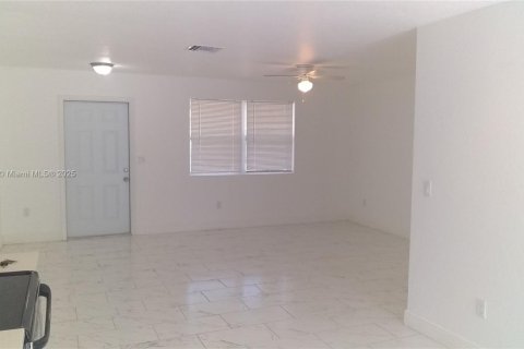 Villa ou maison à louer à West Palm Beach, Floride: 3 chambres, 94.76 m2 № 1941096 - photo 8