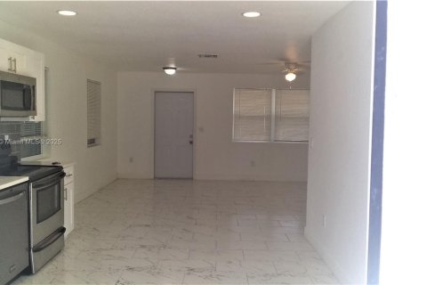 Villa ou maison à louer à West Palm Beach, Floride: 3 chambres, 94.76 m2 № 1941096 - photo 7