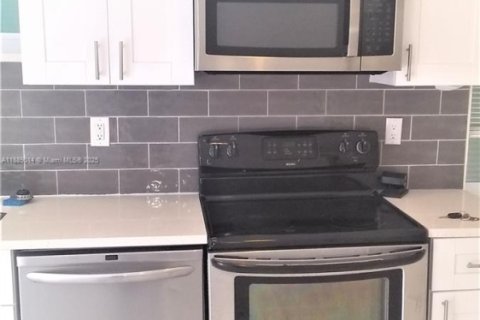 Villa ou maison à louer à West Palm Beach, Floride: 3 chambres, 94.76 m2 № 1941096 - photo 6