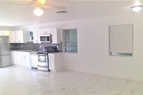 Villa ou maison à louer à West Palm Beach, Floride: 3 chambres, 94.76 m2 № 1941096 - photo 9