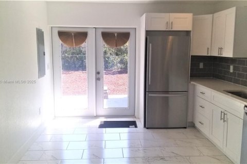 Villa ou maison à louer à West Palm Beach, Floride: 3 chambres, 94.76 m2 № 1941096 - photo 3