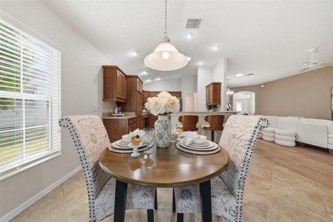 House in The Villages, Florida 3 bedrooms, 180.51 sq.m. № 2391490 - photo 7