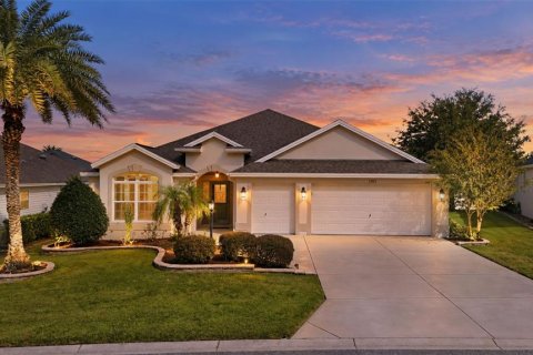 House in The Villages, Florida 3 bedrooms, 180.51 sq.m. № 2391490