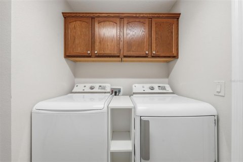 House in The Villages, Florida 3 bedrooms, 180.51 sq.m. № 2391490 - photo 27