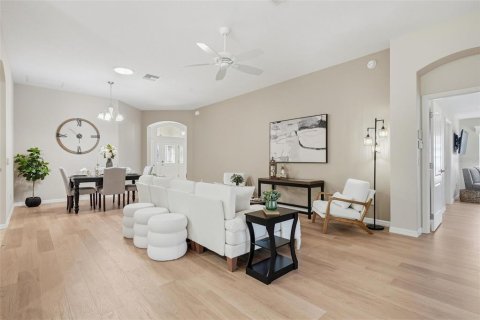 House in The Villages, Florida 3 bedrooms, 180.51 sq.m. № 2391490 - photo 9