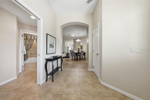 House in The Villages, Florida 3 bedrooms, 180.51 sq.m. № 2391490 - photo 4