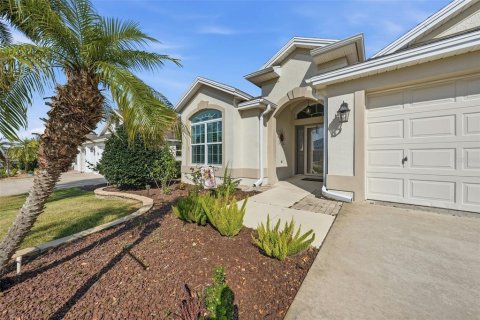 House in The Villages, Florida 3 bedrooms, 180.51 sq.m. № 2391490 - photo 2